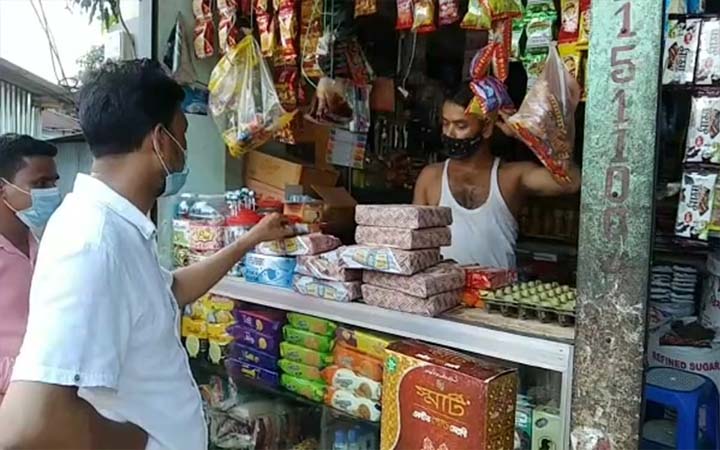 নেত্রকোনায় বিপুল পরিমান নকল ব্যান্ডরোল যুক্ত বিড়ি জব্দ